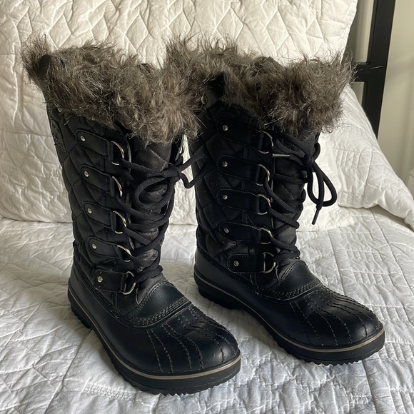 Sorel Faux Fur Lined Black Winter Boots - Picture 3 of 6